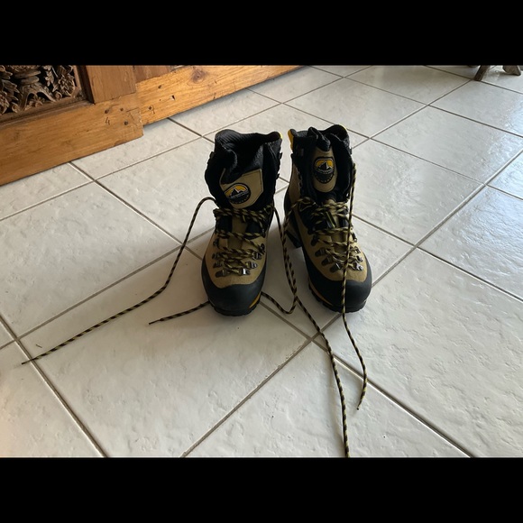 Mountaineering expeditions boots , high technology - Picture 3 of 4